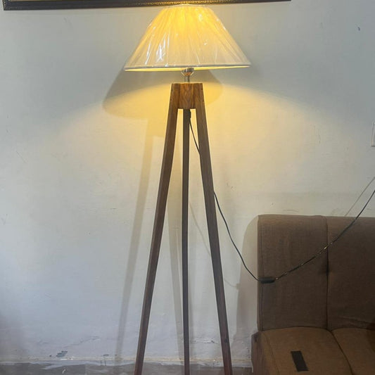 Tall Wooden Tripod Floor Lamp – Mid-Century Leg Design