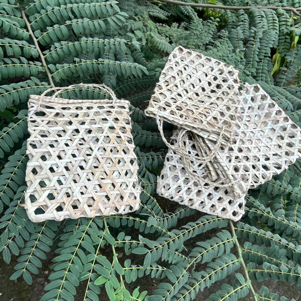 Handwoven Date Palm Straw Carry Basket – Eco-Friendly Multipurpose Storage