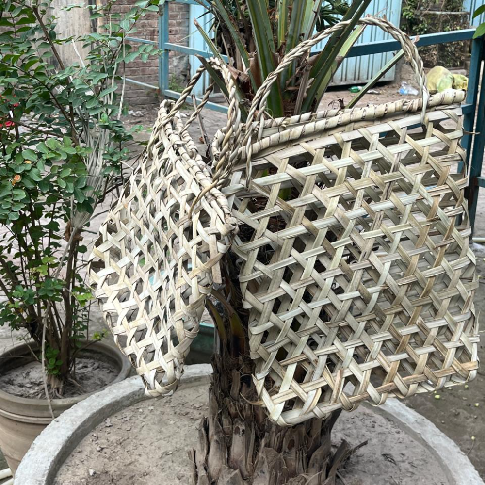 Handwoven Date Palm Straw Carry Basket – Eco-Friendly Multipurpose Storage